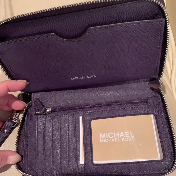 Michael Kors purple grommet wristlet - Picture 3 of 3